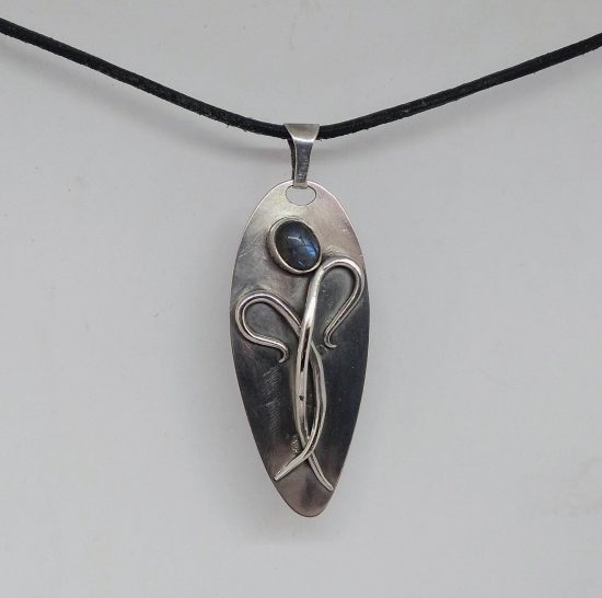 Pendant with silver curves and labradorite