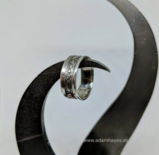 Silver ring with pattern stamp and copper dots