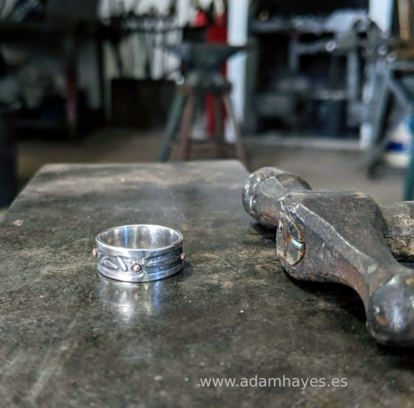 Silver ring with pattern stamp and copper dots 5 Silver ring with pattern stamp and copper dots