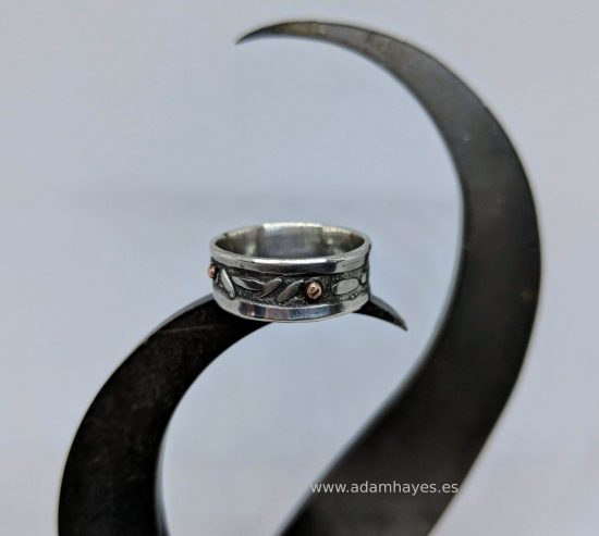 Silver ring with pattern stamp and copper dots